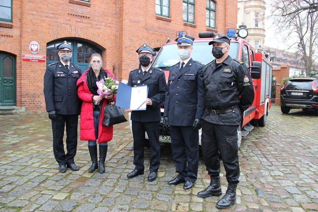 Przekazanie auta strażakom w Raciążku